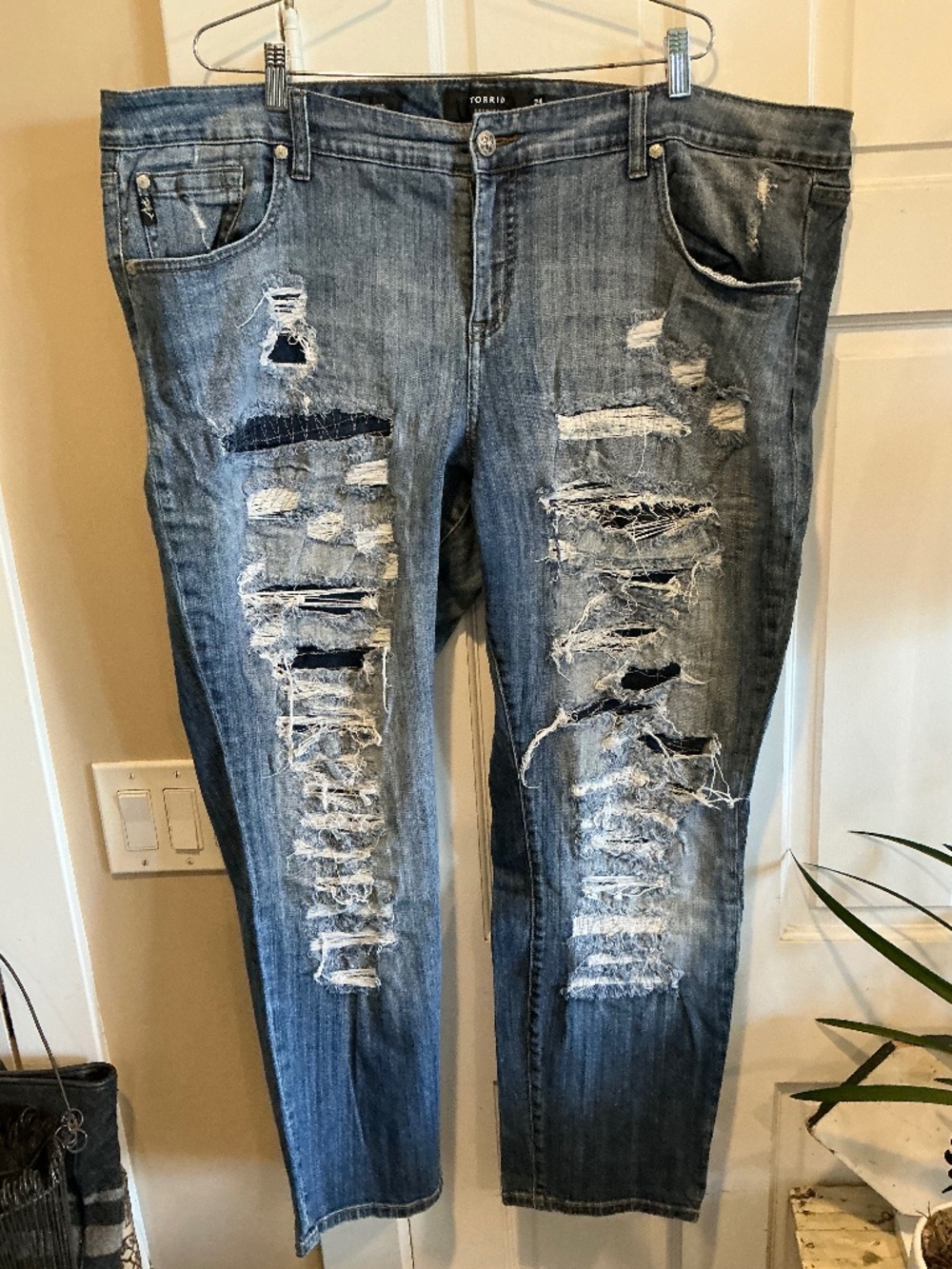 Torrid jeans with fabulous original made distressing! In like new condition